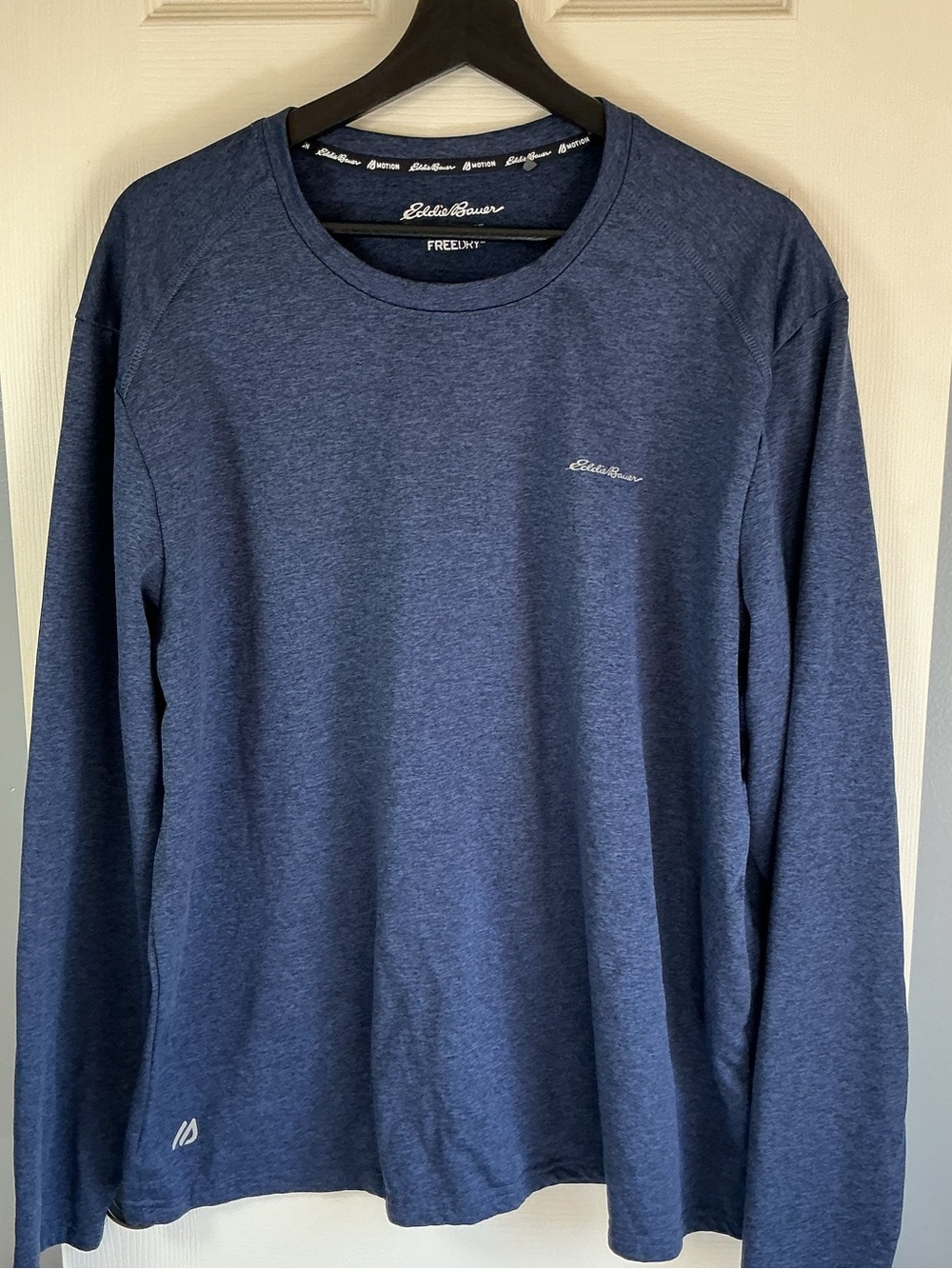 Eddie Bauer Long Sleeve Crewneck Shirt in Navy Heather